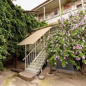 Apartment In Cozy Little Yard, Tbilisi